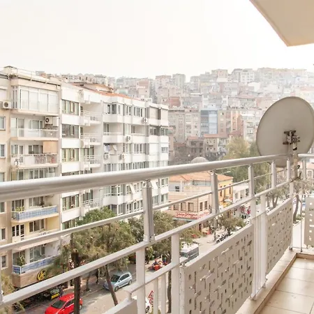 Spacious House In Konak With Balcony Apartamento