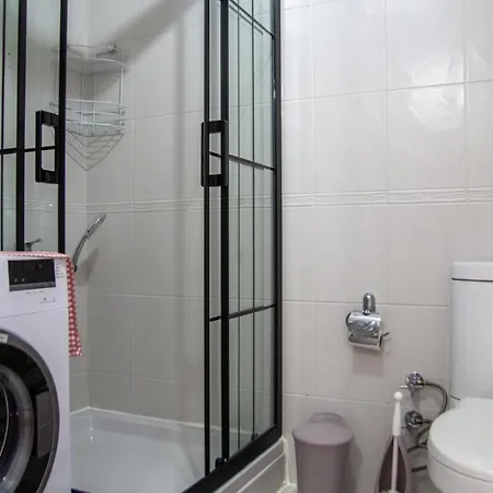 Spacious House In Konak With Balcony Esmirna