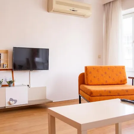דירה Spacious House In Konak With Balcony